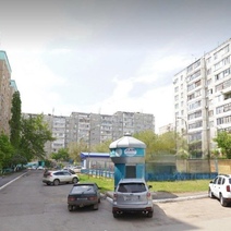 В Оренбурге на улице Чкалова произошел порыв трубы, а из колодцев вырывается паводковая вода