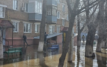 «Жертвой» паводка в Оренбурге стал многоквартирный дом 
