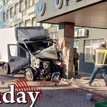 Грузовая «Газель» протаранила входную группу завода «Оренбургский радиатор»