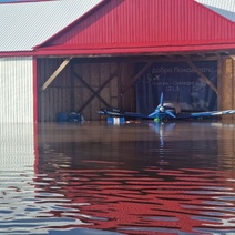 В поселке Кушкуль большая вода затопила аэродром и подходит к домам