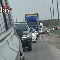 Загородное шоссе в Оренбурге наглухо встало в пробке
