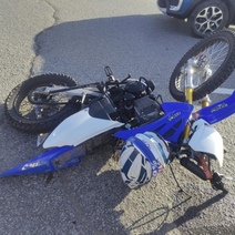 А Оренбурге питбайк влетел в Kia Rio, водитель мотоцикла в больнице