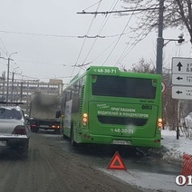 В Оренбурге водитель автобуса не закрыл дверь и потерял пассажирку на ходу