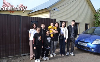 В Оренбурге семья с 8-ю детьми осталась из-за паводка без дома и просит помощи