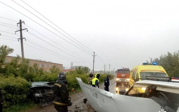  В Бузулуке столкнувшиеся автомобили искорежило, пострадавших пришлось деблокировать