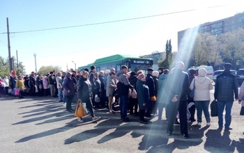Оренбуржцы не без проблем отправились на кладбище поминать усопших