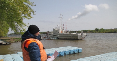 В Ташлинском районе в ледяную воду перевернулась лодка с шестью пассажирами