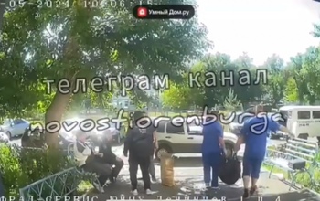 В Оренбурге в подъезде девятиэтажки молодой человек расправился с мужчиной (18+)