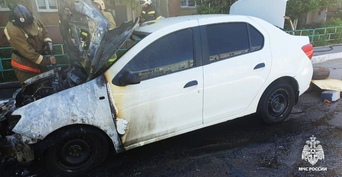 В Оренбурге на улице Родимцева полностью сгорел автомобиль