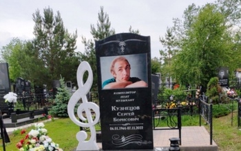 В Оренбурге завершилась установка памятника легендарному Маэстро