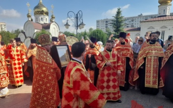 Сотни оренбуржцев присоединились к Всероссийскому молебну о Победе