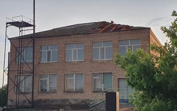 В Сорочинске ураган срывал крыши с домов