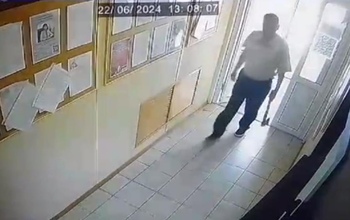 Оренбуржец с топором зашел в административное здание, чтобы украсть документы