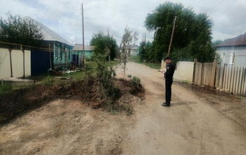 В Оренбургской области при прокладке водопровода мужчину засыпало землей