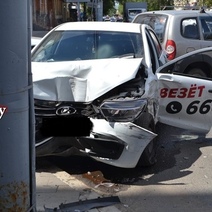 В Оренбурге пешеход-пенсионер попал в замес автомобилей