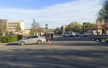 В Орске лихач на Toyota Corolla сбил на «зебре» 72-летнего пенсионера, мужчина скончался в больнице (18+)