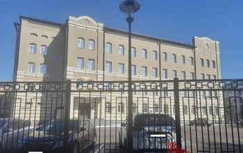 Оренбургский минстрой продолжает обживаться в новом здании, не жалея средств