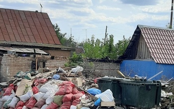 Оренбуржцы с затопленных в паводок территорий жалуются на неисчезающие горы мусора