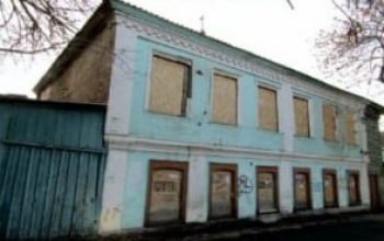 Снесли, а теперь должны восстановить исторически ценный дом в центре Оренбурга