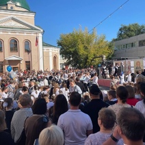 В православной гимназии Оренбурга на линейку пригласили африканцев