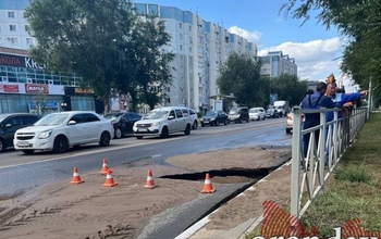В Оренбурге на проезжей части разверзлась бездна
