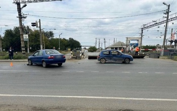 В Оренбурге случилось ДТП возле железнодорожного переезда