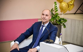 Несмотря на полученный высокий процент на выборах, рейтинг Дениса Паслера в СМИ падает