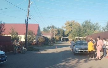 В Оренбурге двухлетняя девочка угодила под колеса автомобиля
