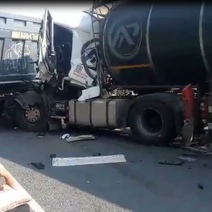 Грузовик с оренбургскими номерами стал участником массового ДТП в Челябинской области 