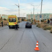 В Оренбурге врачи борются за жизнь матери, которую вместе с коляской на скорости сбила автоледи