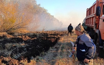 Под Оренбургом огнеборцы несколько часов боролись с природным пожаром