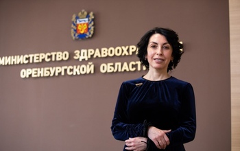 Министр здравоохранения Оренбуржья Татьяна Савинова окружила себя мужчинами