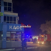 В Оренбурге вспыхнул пожар в ТЦ на Салмышской