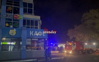 В Оренбурге вспыхнул пожар в ТЦ на Салмышской