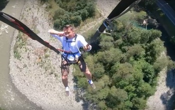 Замглавы Бугуруслана похвастался экстремальным прыжком с высоты