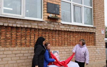 В Акбулакском районе открыли мемориальную доску памяти Юрия Шатунова