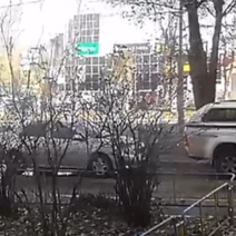 В Оренбурге камера видеонаблюдения зафиксировала кражу телефона у ребенка 