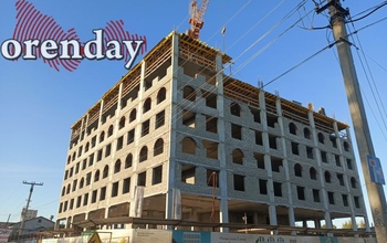 Пока суд решает вопрос с экспертизами, стройка дома «Перовский» активно продолжается