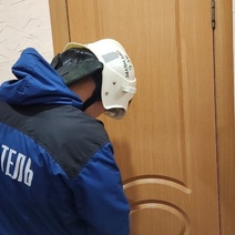 В Оренбурге пенсионер с деменцией закрылся в ванной и не мог выйти