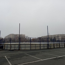 На улицах Оренбурга грязь, но корт на главной новогодней площади уже готов 