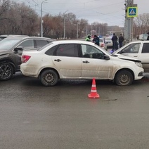 В Орске автоледи на иномарке спровоцировала ДТП с участием трех авто