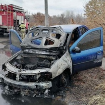 В Оренбурге вспыхнул и сгорел автомобиль Renault Logan
