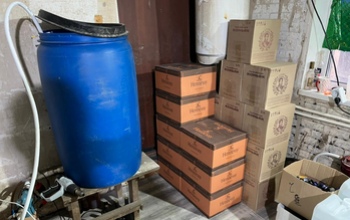 У оренбуржца на даче нашли свыше 10 тысяч бутылок суррогатного алкоголя