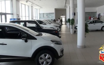 Покупатели отсуживают у скандального автосалона 