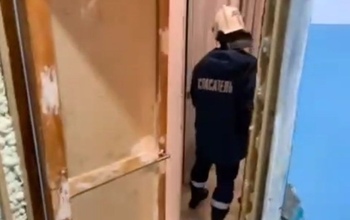 В Оренбурге одинокого мужчину в закрытой квартире разбил инсульт
