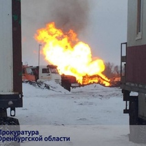 В Оренбуржье второй день ведутся работы по ликвидации последствий пожара на буровой скважине 