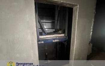 В Оренбурге родственники строителя, упавшего в шахту лифта, требуют крупную компенсацию (18+)