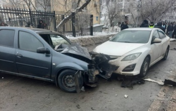 Две иномарки в Оренбурге протаранили 11 автомобилей и отправили женщину в больницу 
