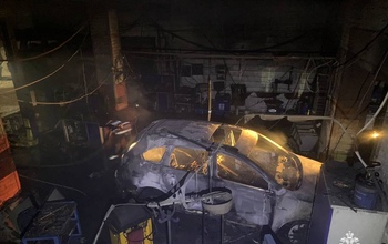 В Оренбурге пожарные посреди ночи спасли 20 человек из автосервиса