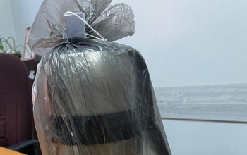 В Оренбурге мужчина из-за припаркованного автомобиля довел соседа до больничной койки термосом